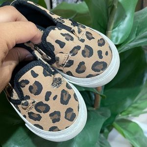 OLD NAVY CHEETAH PRINT SNEAKERS 5C